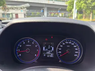 Hyundai ix25 2017 1.6L Tipo inteligente automático interior foto 13 Hyundai ix25 2017 1.6L Tipo inteligente automático interior foto 13