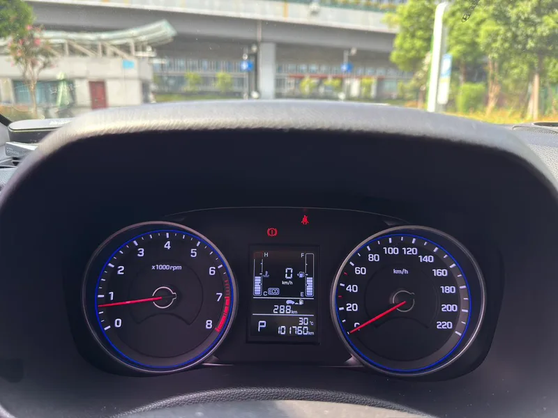Hyundai ix25 2017 1.6L Tipo inteligente automático interior foto 13 Hyundai ix25 2017 1.6L Tipo inteligente automático interior foto 13