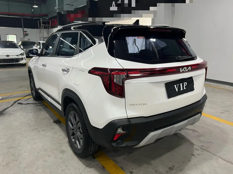 Kia Seltos 2023 1.5L IVT Luxury Edition interior photo 10 Kia Seltos 2023 1.5L IVT Luxury Edition interior photo 10