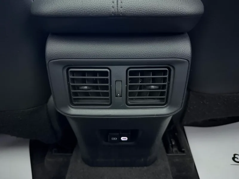 Toyota RAV4 2023 2.0L CVT Two-drive fashion PLUS version interior photo 12 Toyota RAV4 2023 2.0L CVT Two-drive fashion PLUS version interior photo 12