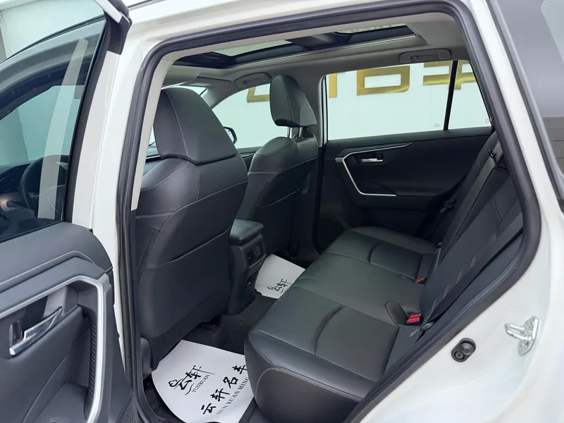Toyota RAV4 2023 2.0L CVT Two-drive fashion PLUS version interior photo 13 Toyota RAV4 2023 2.0L CVT Two-drive fashion PLUS version interior photo 13