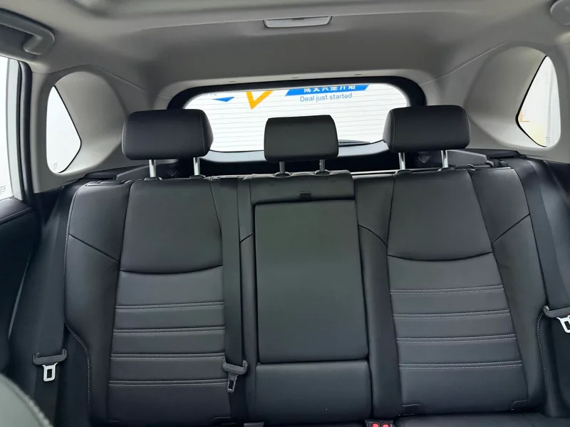 Toyota RAV4 2023 2.0L CVT Two-drive fashion PLUS version interior photo 16 Toyota RAV4 2023 2.0L CVT Two-drive fashion PLUS version interior photo 16