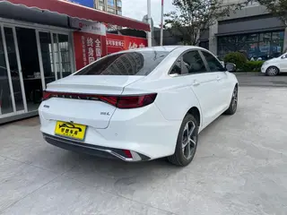 Geely Emgrand L 2022 1.4T CVT Tipo supremo exterior foto 3 Geely Emgrand L 2022 1.4T CVT Tipo supremo exterior foto 3