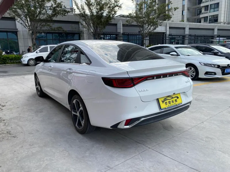 Geely Emgrand L 2022 1.4T CVT Tipo supremo exterior foto 4 Geely Emgrand L 2022 1.4T CVT Tipo supremo exterior foto 4