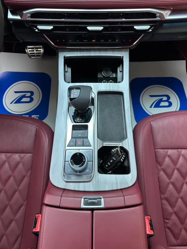 Jetour X70 PLUS 2023 1.5T DCT Brave person PLUS 5 seat interior photo 8 Jetour X70 PLUS 2023 1.5T DCT Brave person PLUS 5 seat interior photo 8