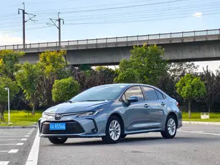 Toyota Corolla 2021 Двойной двигатель 1.8L E-CVT Элитная версия