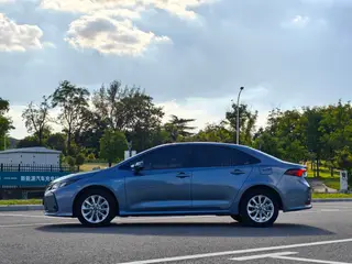 Toyota Corolla 2021 Doble motor 1.8L E-CVT Versión de élite exterior foto 4
