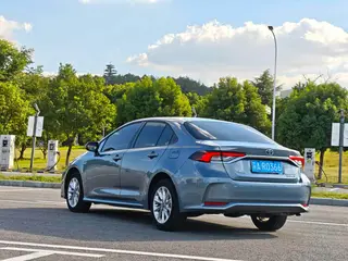 Toyota Corolla 2021 Doble motor 1.8L E-CVT Versión de élite exterior foto 5
