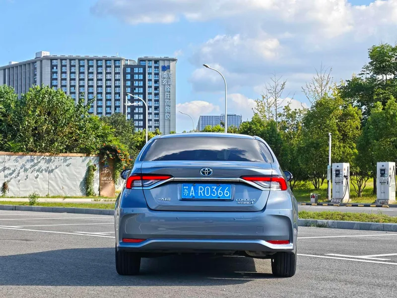 Toyota Corolla 2021 Doble motor 1.8L E-CVT Versión de élite exterior foto 6