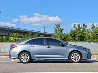 Toyota Corolla 2021 Doble motor 1.8L E-CVT Versión de élite interior foto 8