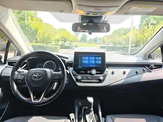 Toyota Corolla 2021 Doble motor 1.8L E-CVT Versión de élite interior foto 10