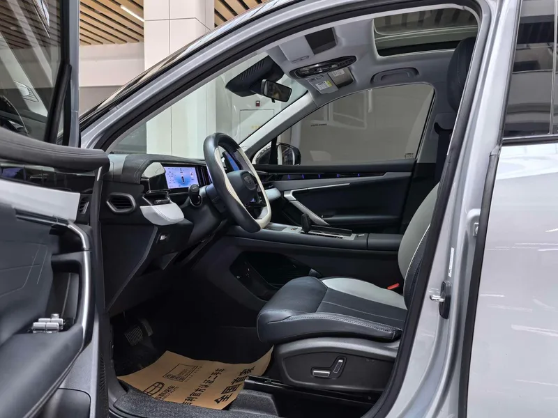 Geely Boyue L 2024 1.5TD DCT Premium Edition interior photo 11