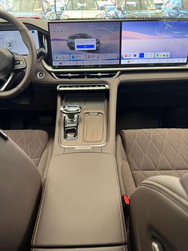 Geely Monjaro 2026 2.0TD High-power automatic four-wheel drive oriental obsidian full moon version exterior photo 7 Geely Monjaro 2026 2.0TD High-power automatic four-wheel drive oriental obsidian full moon version exterior photo 7