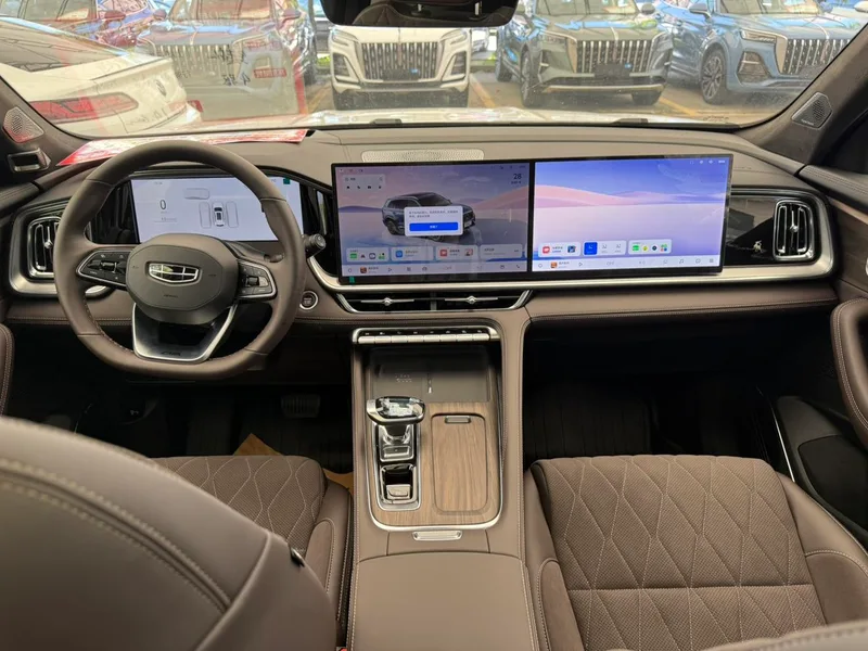 Geely Monjaro 2026 2.0TD High-power automatic four-wheel drive oriental obsidian full moon version interior photo 8 Geely Monjaro 2026 2.0TD High-power automatic four-wheel drive oriental obsidian full moon version interior photo 8