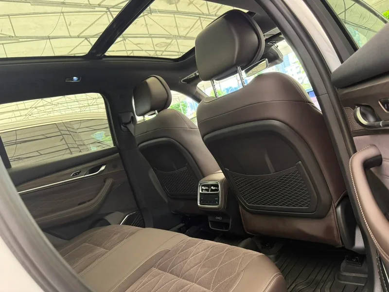 Geely Monjaro 2026 2.0TD High-power automatic four-wheel drive oriental obsidian full moon version interior photo 9 Geely Monjaro 2026 2.0TD High-power automatic four-wheel drive oriental obsidian full moon version interior photo 9