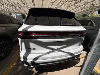 Geely Monjaro 2026 2.0TD High-power automatic four-wheel drive oriental obsidian full moon version interior photo 12 Geely Monjaro 2026 2.0TD High-power automatic four-wheel drive oriental obsidian full moon version interior photo 12