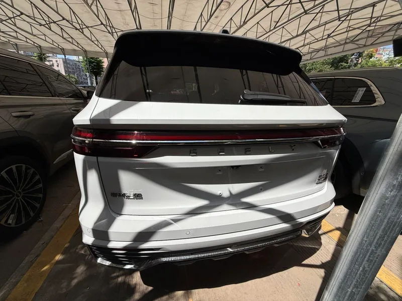 Geely Monjaro 2026 2.0TD High-power automatic four-wheel drive oriental obsidian full moon version interior photo 12 Geely Monjaro 2026 2.0TD High-power automatic four-wheel drive oriental obsidian full moon version interior photo 12