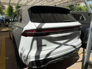 Geely Monjaro 2026 2.0TD High-power automatic four-wheel drive oriental obsidian full moon version interior photo 13 Geely Monjaro 2026 2.0TD High-power automatic four-wheel drive oriental obsidian full moon version interior photo 13