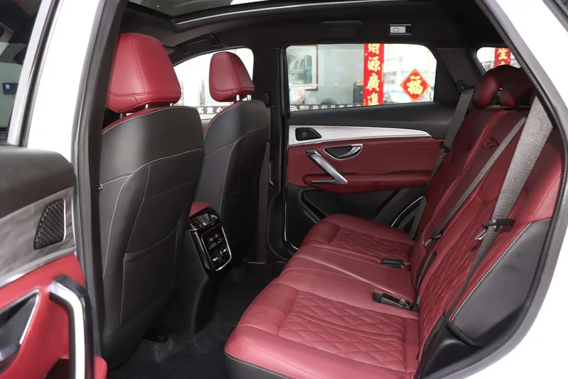 Jetour X70 PLUS 2023 2.0T DCT Strong person MAX 7 seat interior photo 11 Jetour X70 PLUS 2023 2.0T DCT Strong person MAX 7 seat interior photo 11