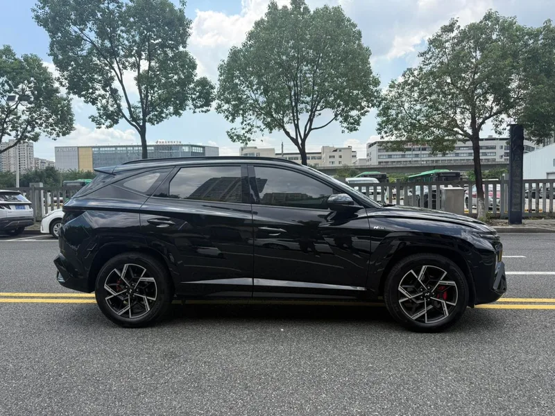 Hyundai Tucson 2025 Tucson L 1.5T GLX Versión de élite N-Line exterior foto 4 Hyundai Tucson 2025 Tucson L 1.5T GLX Versión de élite N-Line exterior foto 4