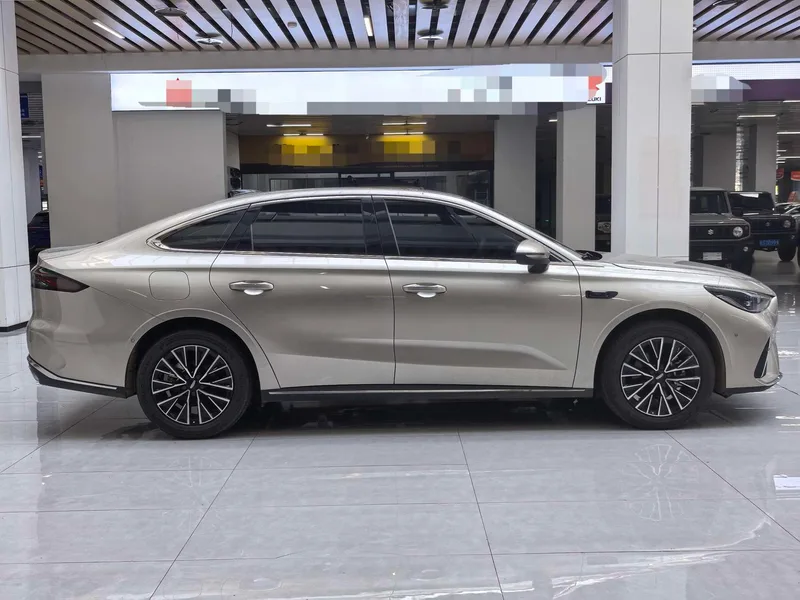 Geely Emgrand 2026 5.ª generación 1.5T DCT Modelo insignia exterior foto 5 Geely Emgrand 2026 5.ª generación 1.5T DCT Modelo insignia exterior foto 5
