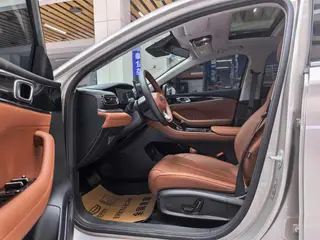 Geely Emgrand 2026 5.ª generación 1.5T DCT Modelo insignia interior foto 10 Geely Emgrand 2026 5.ª generación 1.5T DCT Modelo insignia interior foto 10
