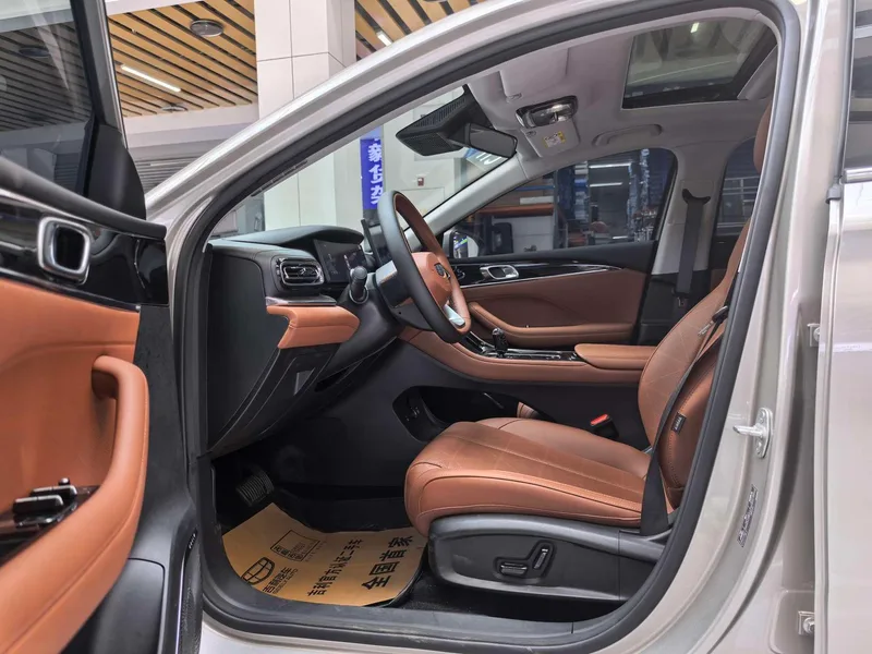 Geely Emgrand 2026 5.ª generación 1.5T DCT Modelo insignia interior foto 10 Geely Emgrand 2026 5.ª generación 1.5T DCT Modelo insignia interior foto 10