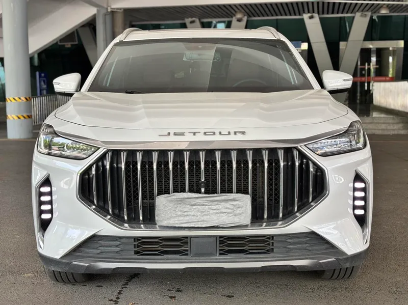 Jetour X70 PLUS 2025 Champion Edition 1.5T DCT Champion MAX+ 7 seat exterior photo 2 Jetour X70 PLUS 2025 Champion Edition 1.5T DCT Champion MAX+ 7 seat exterior photo 2