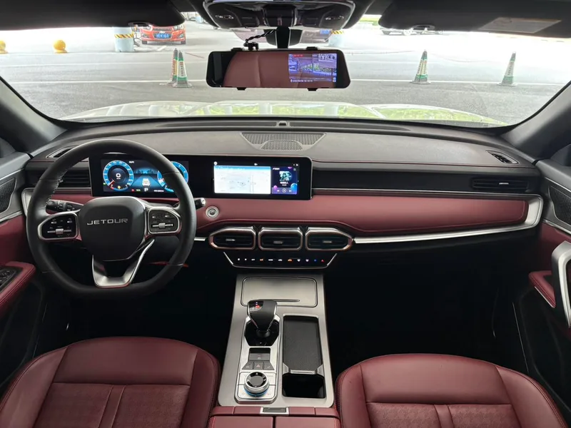 Jetour X70 PLUS 2025 Champion Edition 1.5T DCT Champion MAX+ 7 seat interior photo 10 Jetour X70 PLUS 2025 Champion Edition 1.5T DCT Champion MAX+ 7 seat interior photo 10
