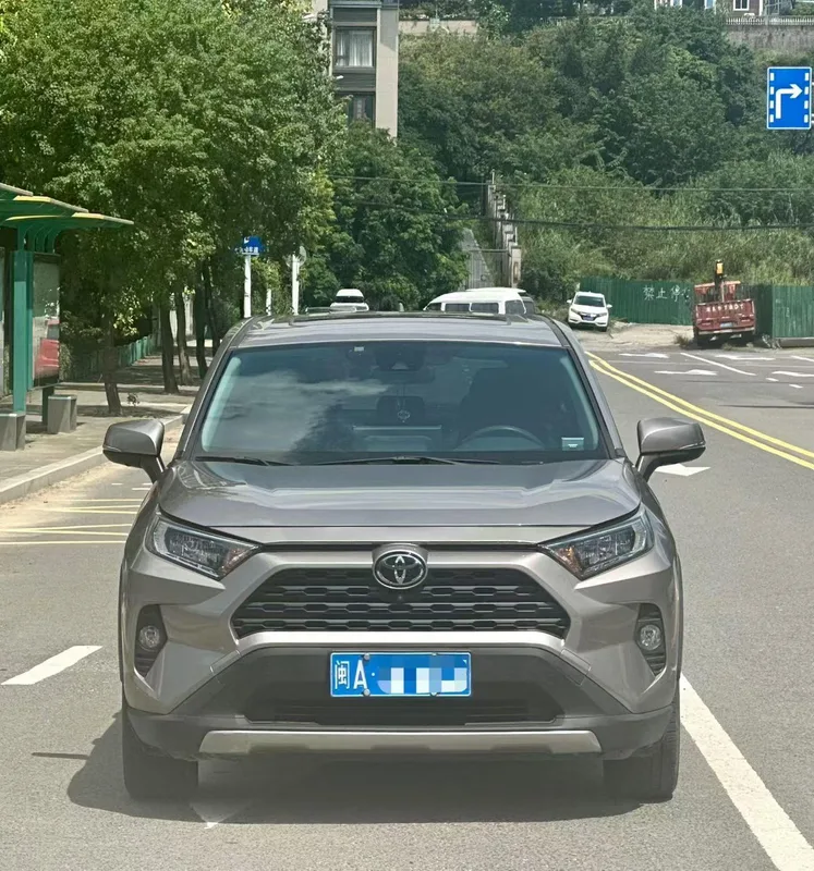 Toyota RAV4 2021 2.0L CVT Two-Drive Fashion Edition exterior photo 2 Toyota RAV4 2021 2.0L CVT Two-Drive Fashion Edition exterior photo 2