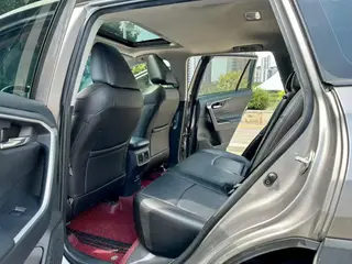 Toyota RAV4 2021 2.0L CVT Two-Drive Fashion Edition interior photo 7 Toyota RAV4 2021 2.0L CVT Two-Drive Fashion Edition interior photo 7