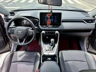 Toyota RAV4 2021 2.0L CVT Two-Drive Fashion Edition interior photo 8 Toyota RAV4 2021 2.0L CVT Two-Drive Fashion Edition interior photo 8