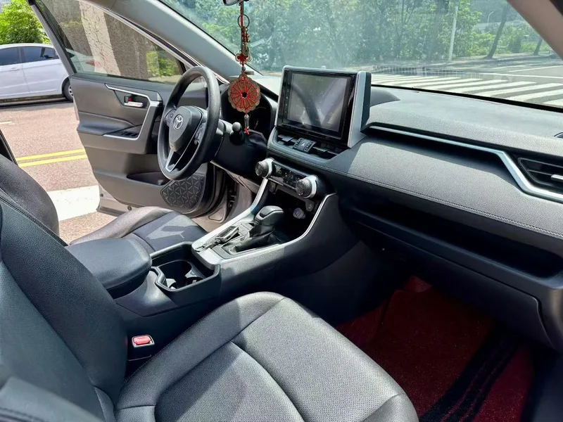 Toyota RAV4 2021 2.0L CVT Two-Drive Fashion Edition interior photo 9 Toyota RAV4 2021 2.0L CVT Two-Drive Fashion Edition interior photo 9