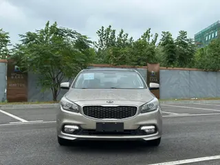 Kia K4 2014 1.8L Automático GLS exterior foto 2 Kia K4 2014 1.8L Automático GLS exterior foto 2