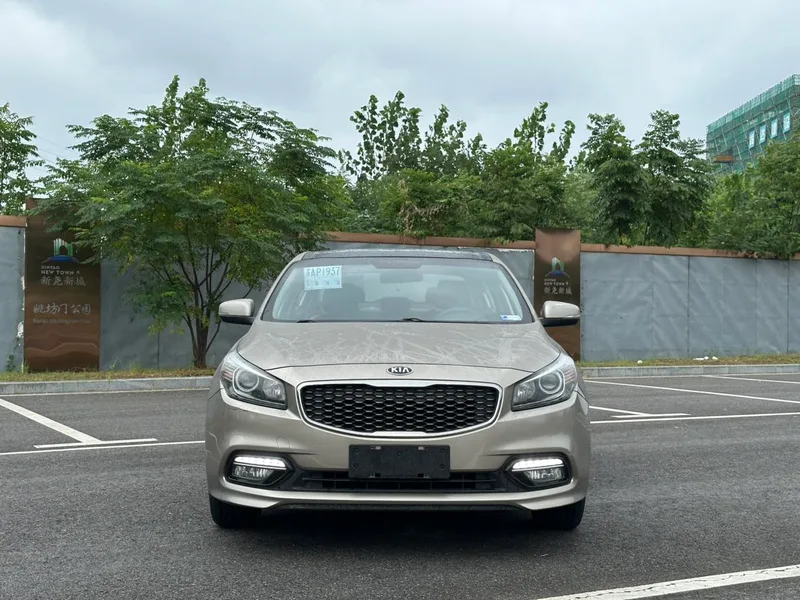 Kia K4 2014 1.8L Automático GLS exterior foto 2 Kia K4 2014 1.8L Automático GLS exterior foto 2