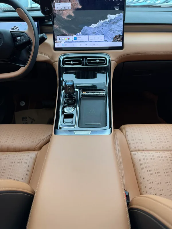 Geely Boyue L 2025 Fourth generation 1.5TD DCT Brocade beauty interior photo 13 Geely Boyue L 2025 Fourth generation 1.5TD DCT Brocade beauty interior photo 13