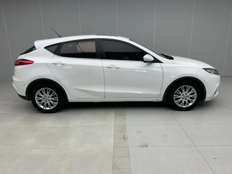 Changan Eado XT 2013 1.6L Tipo genial automático País IV exterior foto 3 Changan Eado XT 2013 1.6L Tipo genial automático País IV exterior foto 3