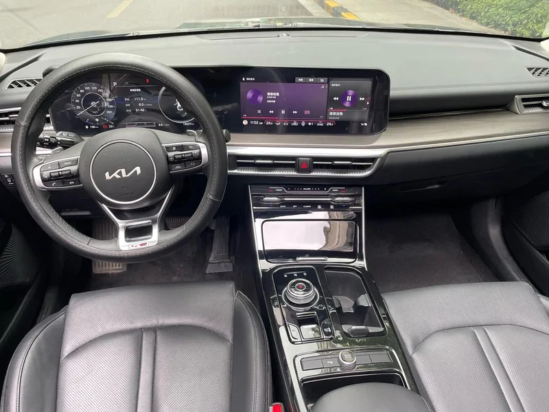 Kia K5 2021 380T GT-Line Versión renovada interior foto 19 Kia K5 2021 380T GT-Line Versión renovada interior foto 19