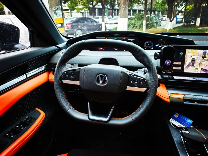 Changan UNI-V 2023 1.5T Versión deportiva interior foto 13 Changan UNI-V 2023 1.5T Versión deportiva interior foto 13