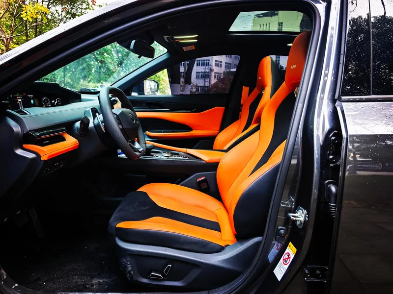 Changan UNI-V 2023 1.5T Versión deportiva interior foto 14 Changan UNI-V 2023 1.5T Versión deportiva interior foto 14