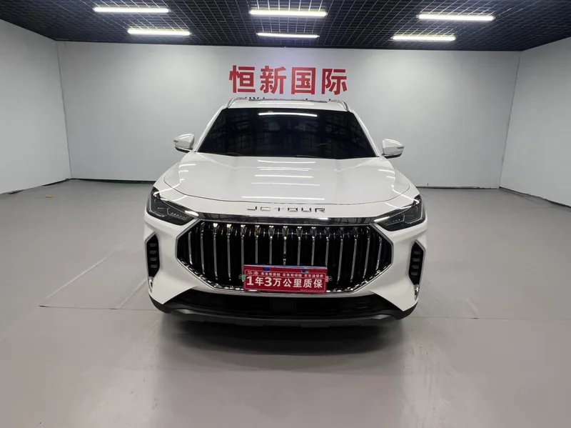 Jetour X70 PLUS 2023 1.5T DCT Храбрый PLUS 7 Кресло экстерьер фото 2 Jetour X70 PLUS 2023 1.5T DCT Храбрый PLUS 7 Кресло экстерьер фото 2