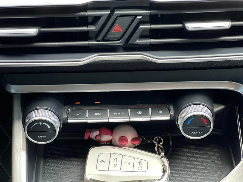 Geely Coolray 2023 Coolray COOL 1.5T DCT Champion Edition interior photo 15 Geely Coolray 2023 Coolray COOL 1.5T DCT Champion Edition interior photo 15