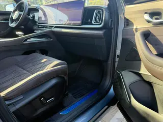Geely Monjaro 2026 2.0TD Tracción automática en las cuatro ruedas de alta potencia Edición Oriental Yao Mochizuki interior foto 16 Geely Monjaro 2026 2.0TD Tracción automática en las cuatro ruedas de alta potencia Edición Oriental Yao Mochizuki interior foto 16