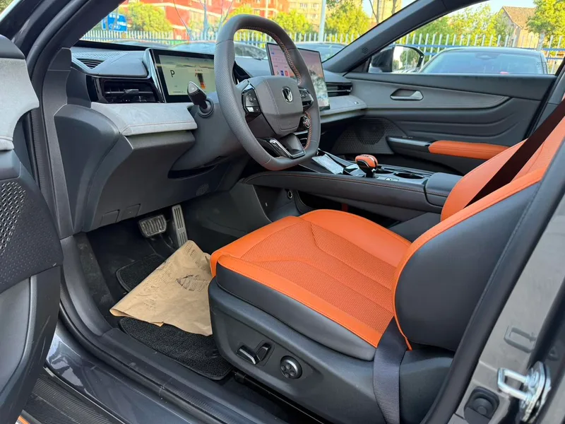 Changan UNI-V 2025 Tercera generación 2.0T Tipo Jinqing interior foto 10 Changan UNI-V 2025 Tercera generación 2.0T Tipo Jinqing interior foto 10