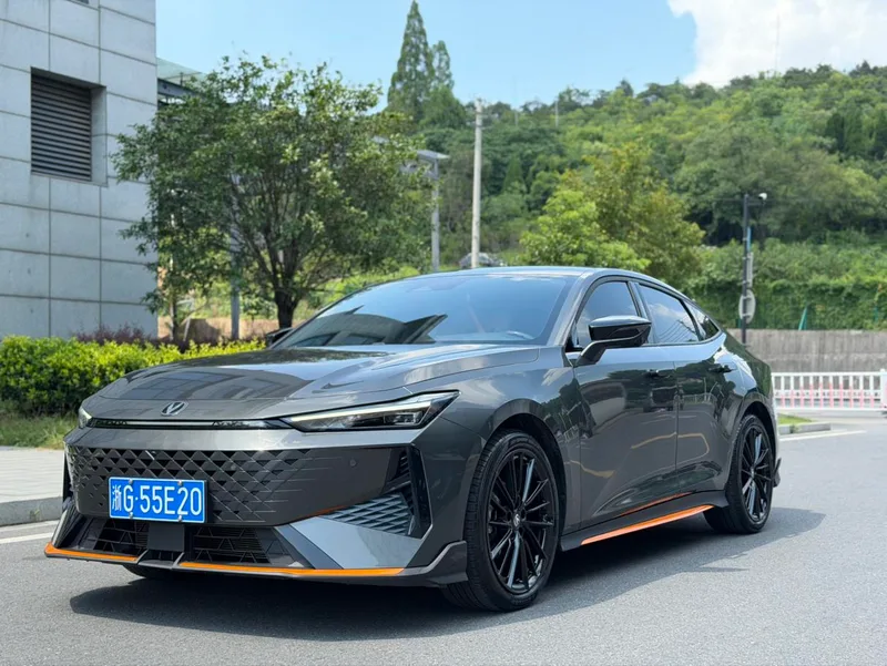 Changan UNI-V 2025 1.5T 500Bar Luxury sports-style exterior photo 1 Changan UNI-V 2025 1.5T 500Bar Luxury sports-style exterior photo 1