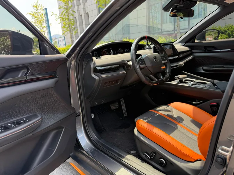 Changan UNI-V 2025 1.5T 500Bar Luxury sports-style exterior photo 6 Changan UNI-V 2025 1.5T 500Bar Luxury sports-style exterior photo 6