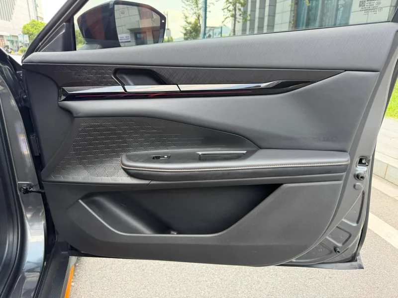 Changan UNI-V 2025 1.5T 500Bar Luxury sports-style interior photo 12 Changan UNI-V 2025 1.5T 500Bar Luxury sports-style interior photo 12