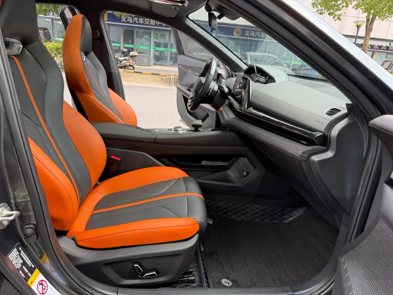 Changan UNI-V 2025 1.5T 500Bar Luxury sports-style interior photo 13 Changan UNI-V 2025 1.5T 500Bar Luxury sports-style interior photo 13