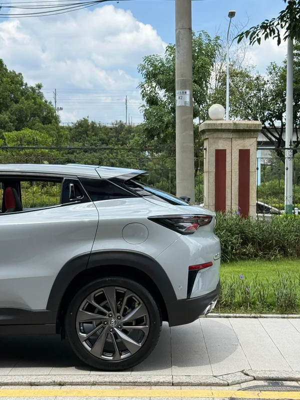 Changan UNI-T 2020 1.5T Flagship exterior photo 3 Changan UNI-T 2020 1.5T Flagship exterior photo 3