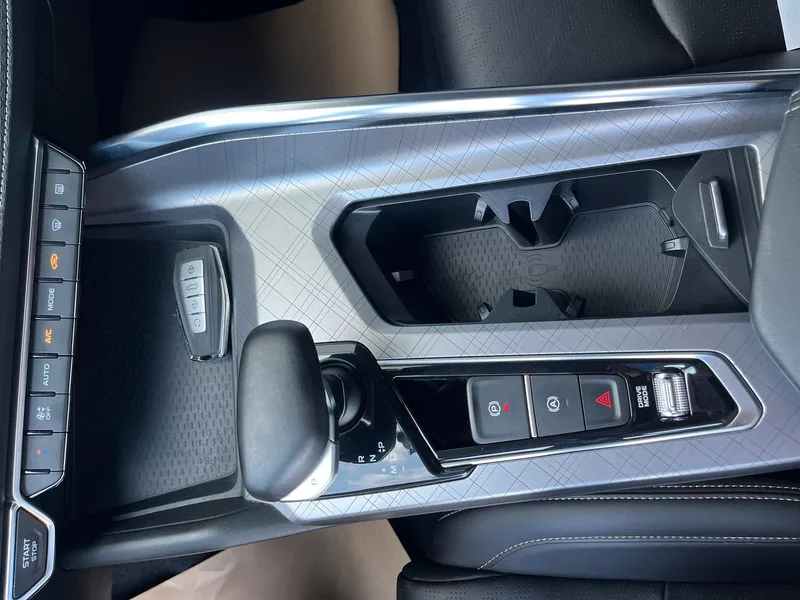 Geely Preface 2021 2.0T Luxury type+ exterior photo 10 Geely Preface 2021 2.0T Luxury type+ exterior photo 10